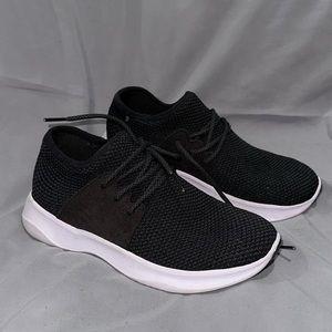 Vessi Cityscape Classic Black Sneaker (Men's Size 6 / Women's 8)